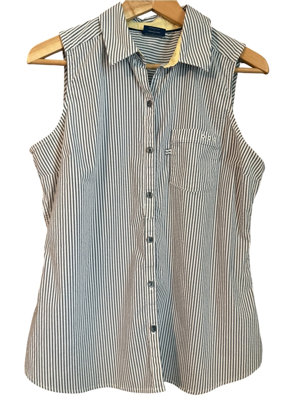Columbia PFG Women’s Seersucker Button-Down Gray Striped Shirt NWOT - Picture 5 of 11